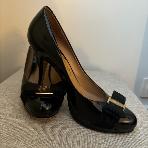 Salvatore Ferragamo Black Patent leather Bow High Heel Pumps 7.5 - Picture 6 of 10